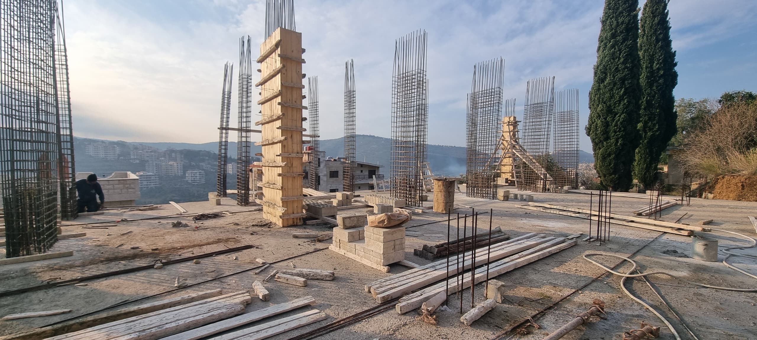 صور اليوم من عمار الكنيسة بالكفرون